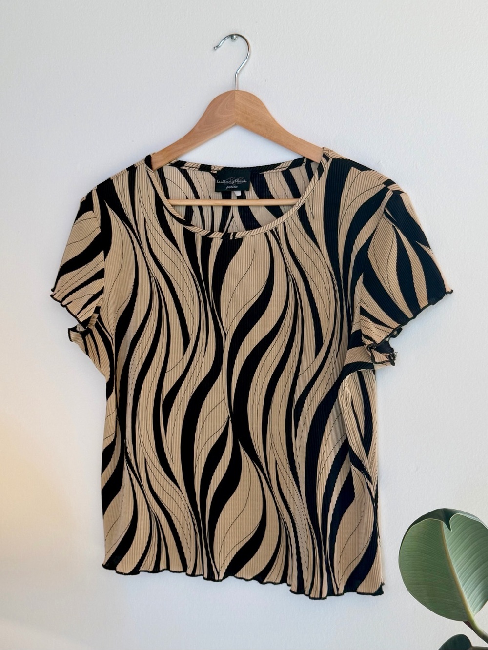 Brittany Black Wave-Pattern Short Sleeve Top - Black & Tan